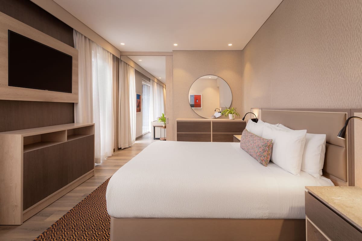 1 bedroom, in-room safe, desk, laptop workspace