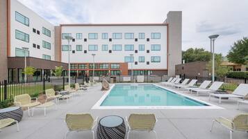 Außenpool, Liegestühle