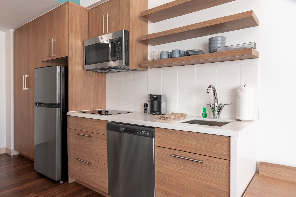 studio, 1 king bed with sofa bed | room amenity