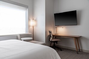 Premium bedding, down comforters, pillowtop beds, desk - Element by Marriott Dallas Richardson (Richardson)