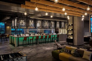 Bar (on property) - Moxy Shanghai Hongqiao NECC (Shanghai)