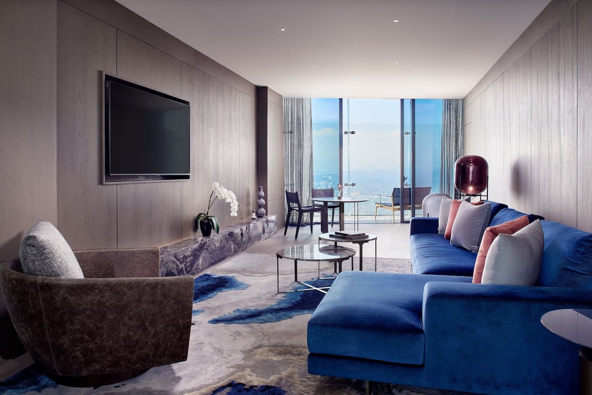 Royal Suite, 1 King Bed, Non Smoking, Park View | Living room