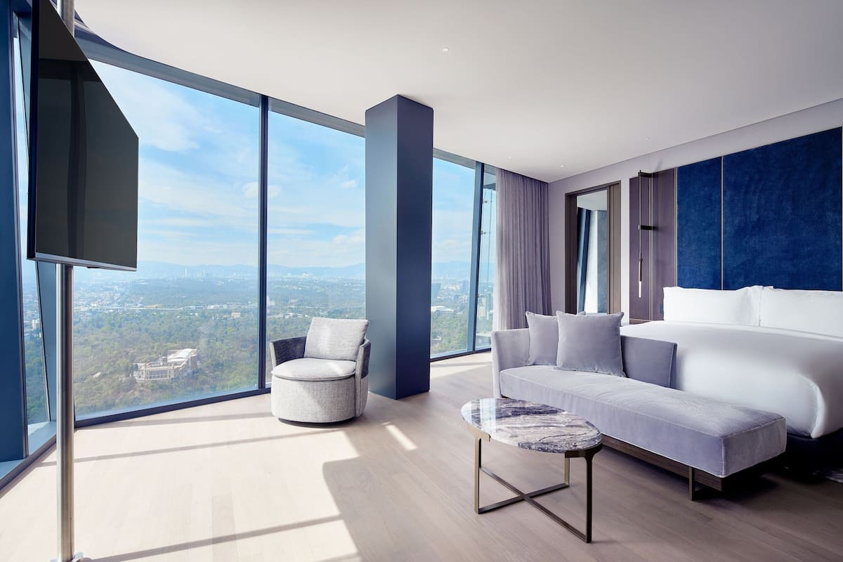 1 bedroom, premium bedding, minibar, in-room safe