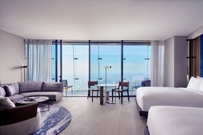 Ropa de cama de alta calidad y minibar 