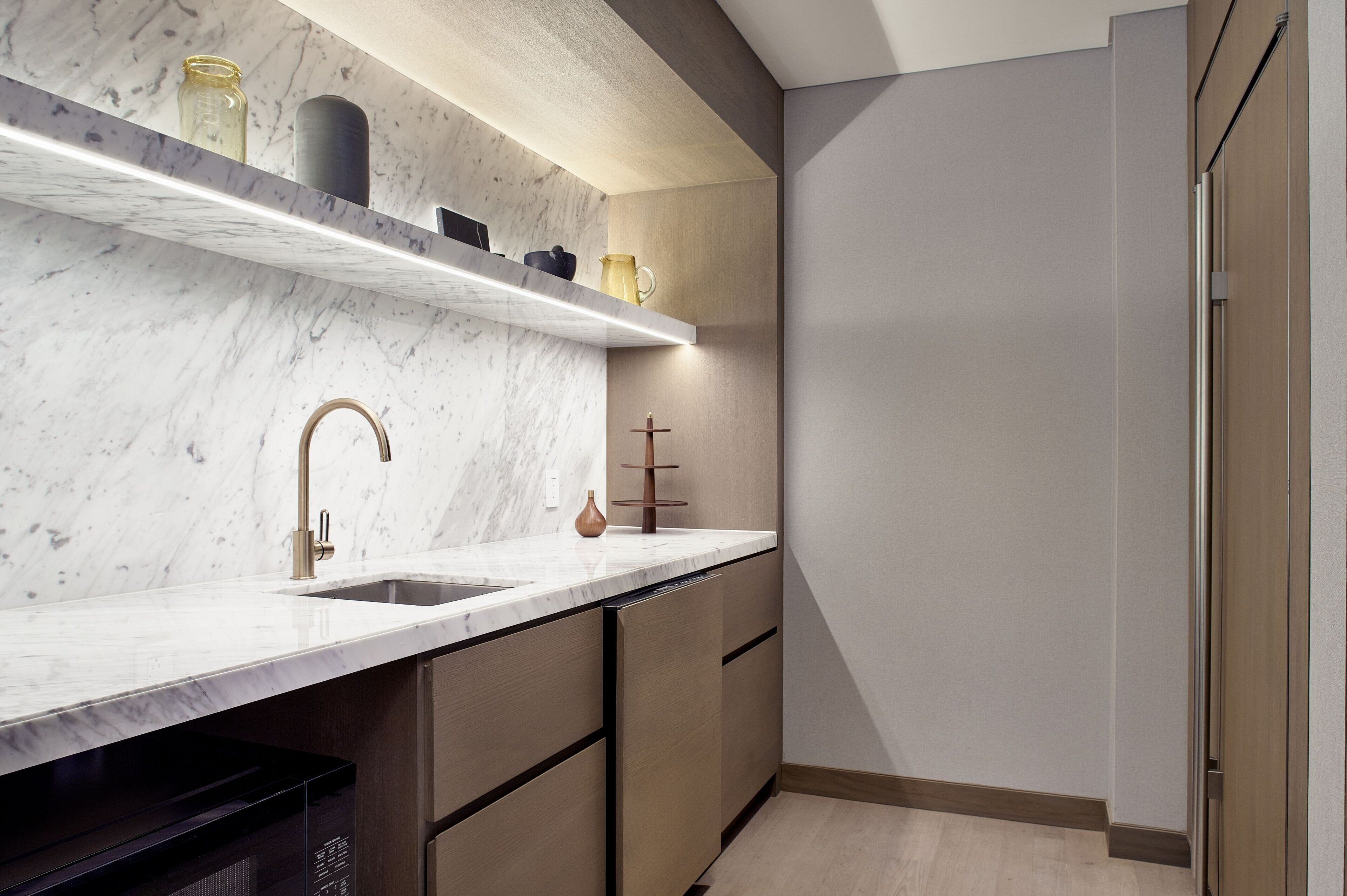 club suite, 1 king bed, non smoking | 1 bedroom, premium bedding, minibar, in-room safe