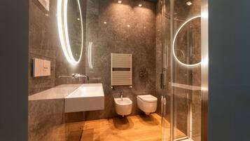 Doccia, asciugacapelli, bidet, asciugamani