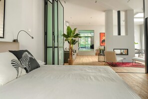 1 Schlafzimmer, Zimmersafe, Schreibtisch, Bügeleisen/Bügelbrett