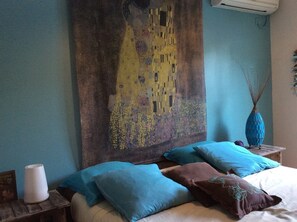 3 bedrooms, in-room safe, desk, iron/ironing board