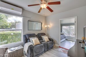 TV, fireplace