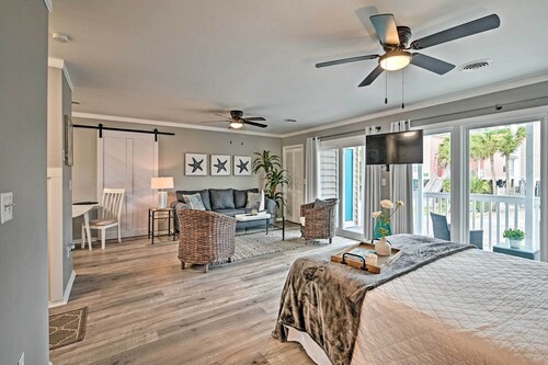 Couple’s Retreat w/ Balcony in Surfside Beach!