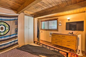 2 bedrooms, iron/ironing board, Internet, bed sheets - Running Springs A-Frame w/ Deck & Mtn Views! (Running Springs)