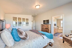 3 bedrooms, desk, Internet, bed sheets - Griffel River Ranch w/ Views - An Angler’s Dream! (Ashton)