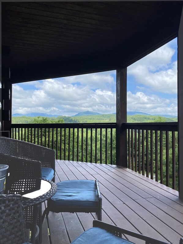 Property grounds - Hillside Haven - Amazing views with a hot tub! (Rutherfordton)