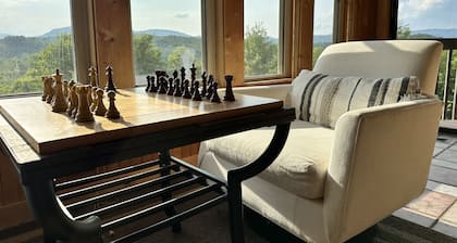 Hillside Haven - Amazing views with a hot tub!