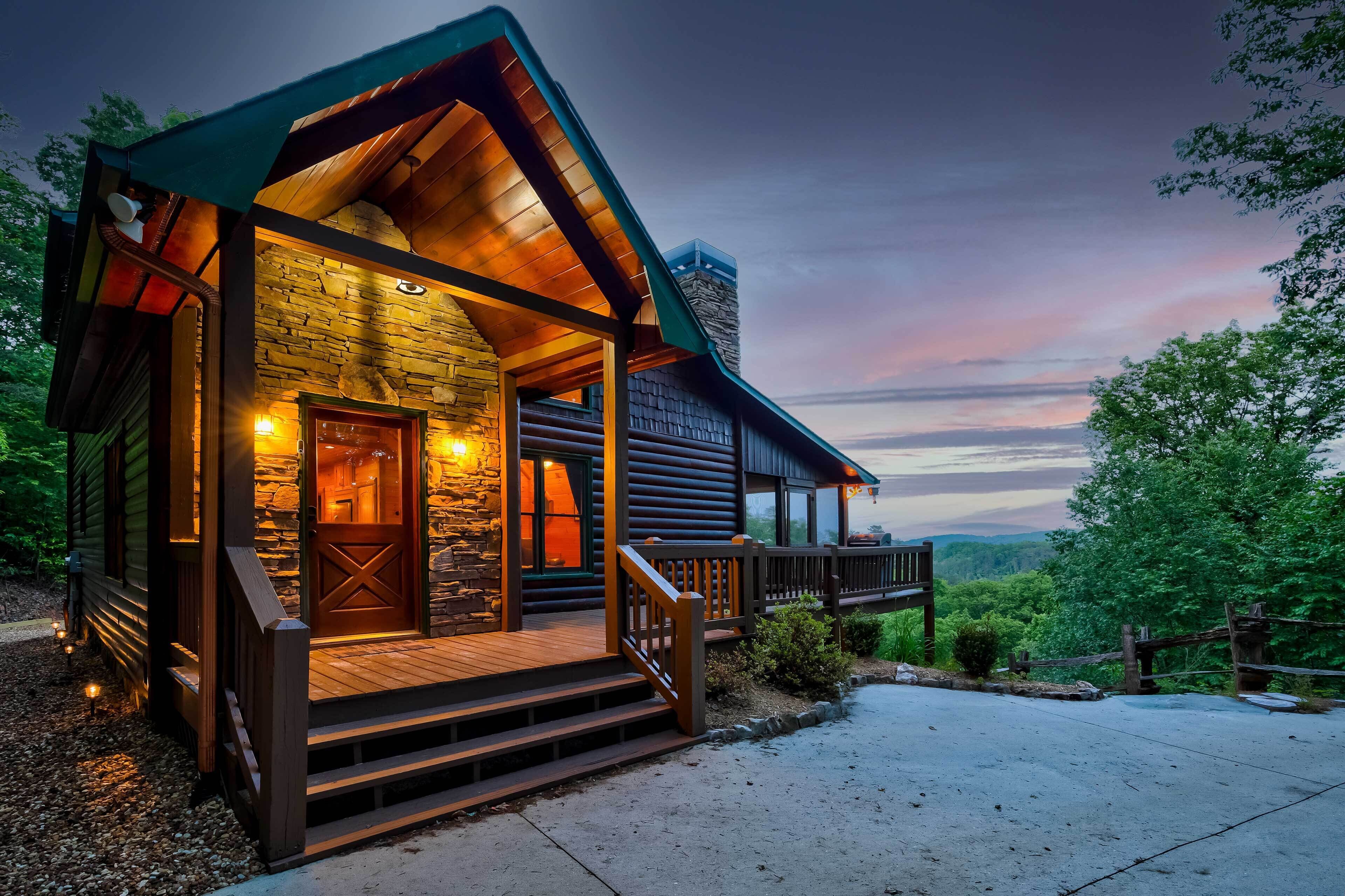 Luxe Blue Ridge Cabin ‘Chasing Dreams’ w\/ Hot Tub