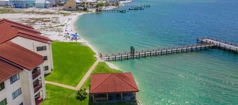 Third-Floor Studio w/ Shared Pool, Sound View, High-Speed WiFi, & Central AC