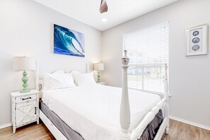 2 bedrooms, iron/ironing board, free internet, bed sheets