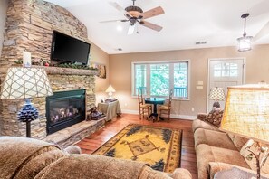 TV, lareira, DVD player