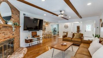 Smart TV, fireplace, Netflix, streaming services