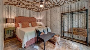 1 bedroom, iron/ironing board, free WiFi, bed sheets - La Pequena Pecos - Modern Rustic Tiny Home along the River! | fire pit (Blue Ridge)