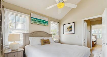 Immaculate oceanfront townhouse with ocean view & private beach access