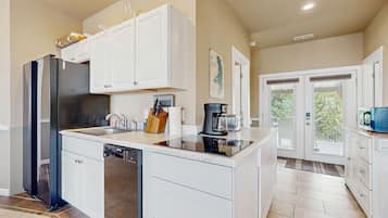 Fridge, microwave, dishwasher, coffee/tea maker