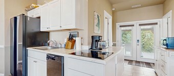 Two-level lakefront home with hot tub access, AC, W/D, & lovely patio