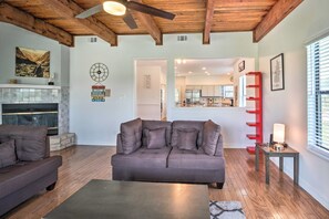 Fernseher, Kamin, Tischfußball