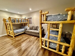 5 chambres, lit avec matelas en mousse à mémoire, bureau