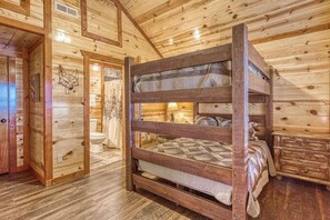 6 bedrooms, iron/ironing board, free WiFi, bed sheets