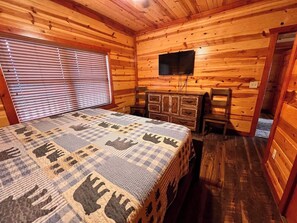 6 bedrooms, iron/ironing board, travel crib, free WiFi