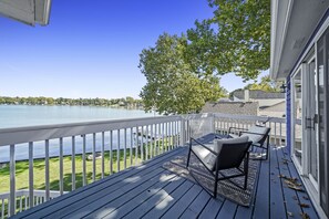 Property grounds - Stunning Lakefront Home on the Chain O'Lakes! ★ Amazing Views & Newly Rehabbed (Fox Lake)