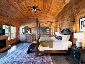 8 chambres, bureau, fer et planche à repasser, lit de bébé portatif