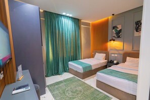 Superior Double or Twin Room | 1 bedroom, free minibar items, blackout drapes, soundproofing