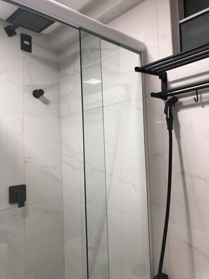 Bruser, håndklæder, Sæbe, Toiletpapir