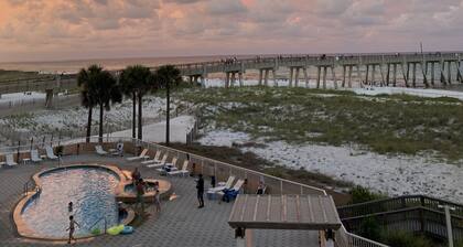 Salty Luxe 3B3BA Navarre Beach Gulf Front Condo with Beach Service!