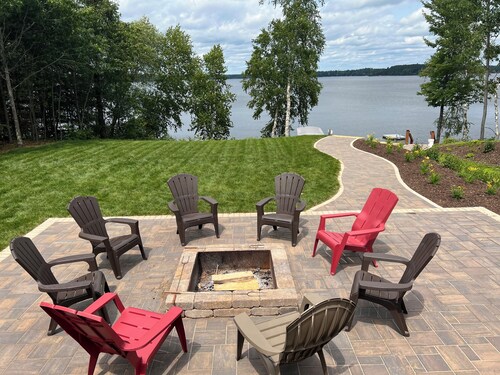 Beautiful 6 bedroom 3 bath lake front home with view of Lake Nokomis!