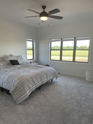 5 bedrooms, free WiFi, bed sheets