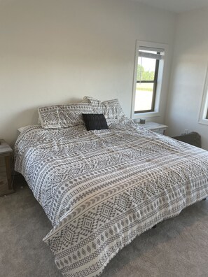 5 室のベッドルーム、WiFi (無料)、ベッドシーツ