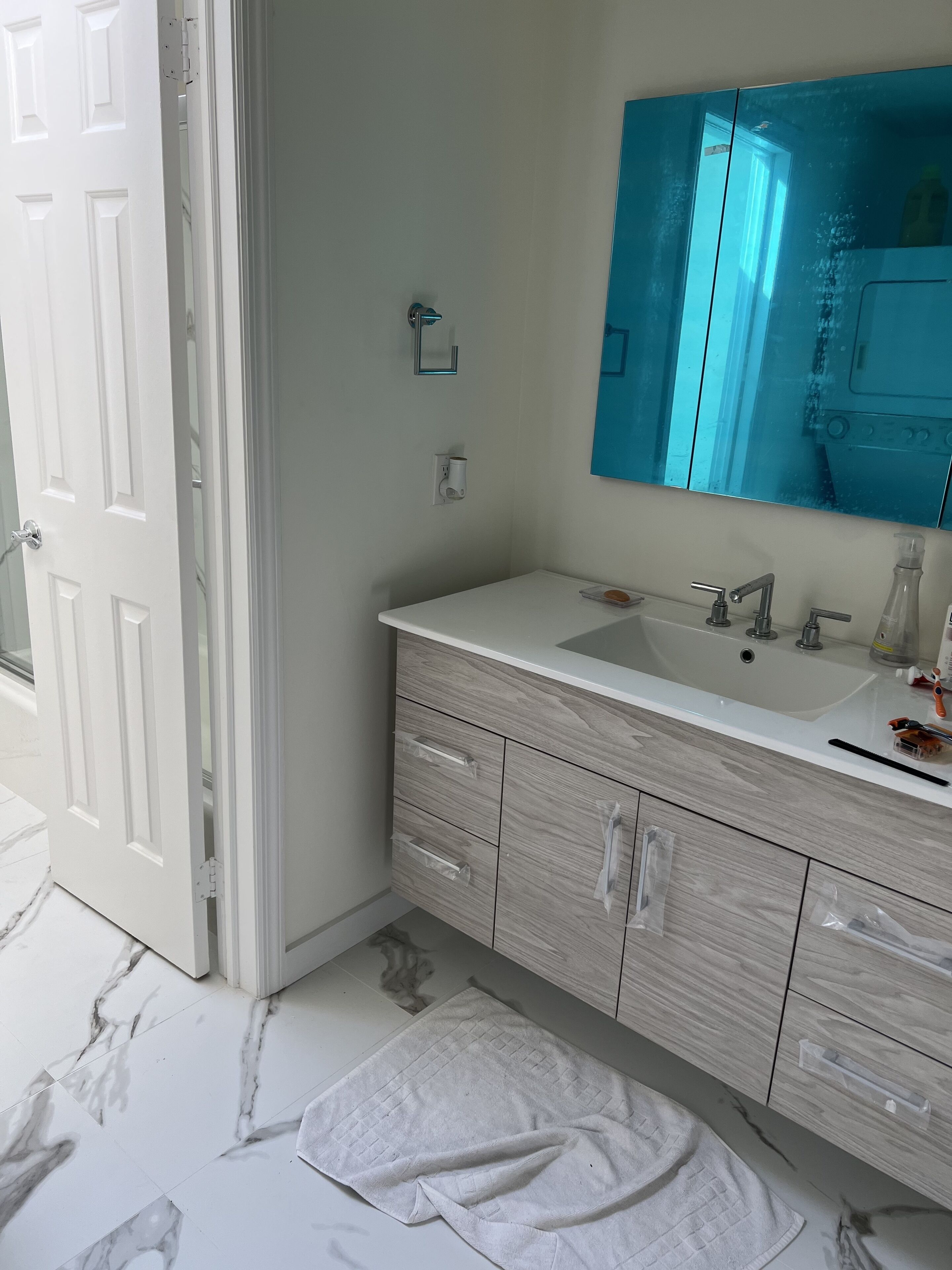 Ensemble douche/baignoire, serviettes fournies