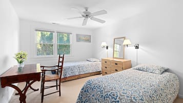 2 bedrooms, iron/ironing board, WiFi