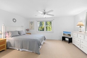 2 bedrooms, iron/ironing board, WiFi