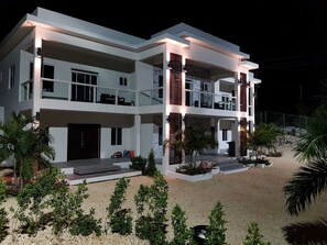 Exterior - Modern, spacious townhome with amazing Grace Bay skyline views (Providenciales)