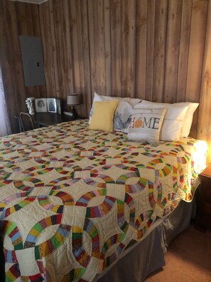 4 bedrooms, desk, iron/ironing board, travel crib