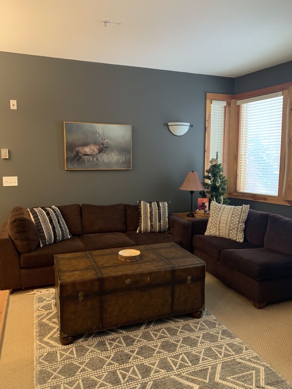 Televisión y chimenea 