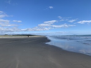 Beach nearby - Sun Kissed Beach Haven (Waitarere Beach)
