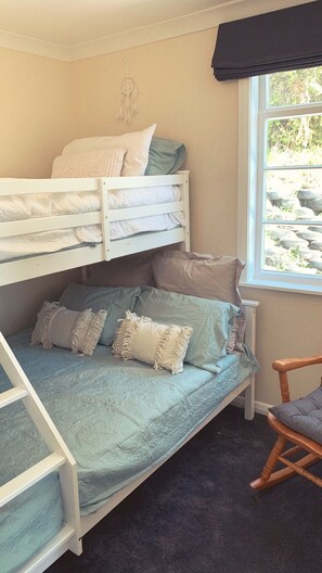 3 camere, materassi in memory foam, una scrivania, culla da viaggio