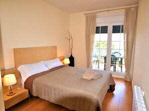 2 makuuhuonetta, silitysrauta/-lauta, internet, vuodevaatteet