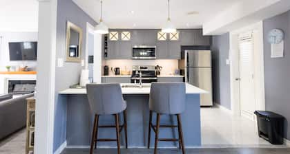 Modern House| Walk to the Falls