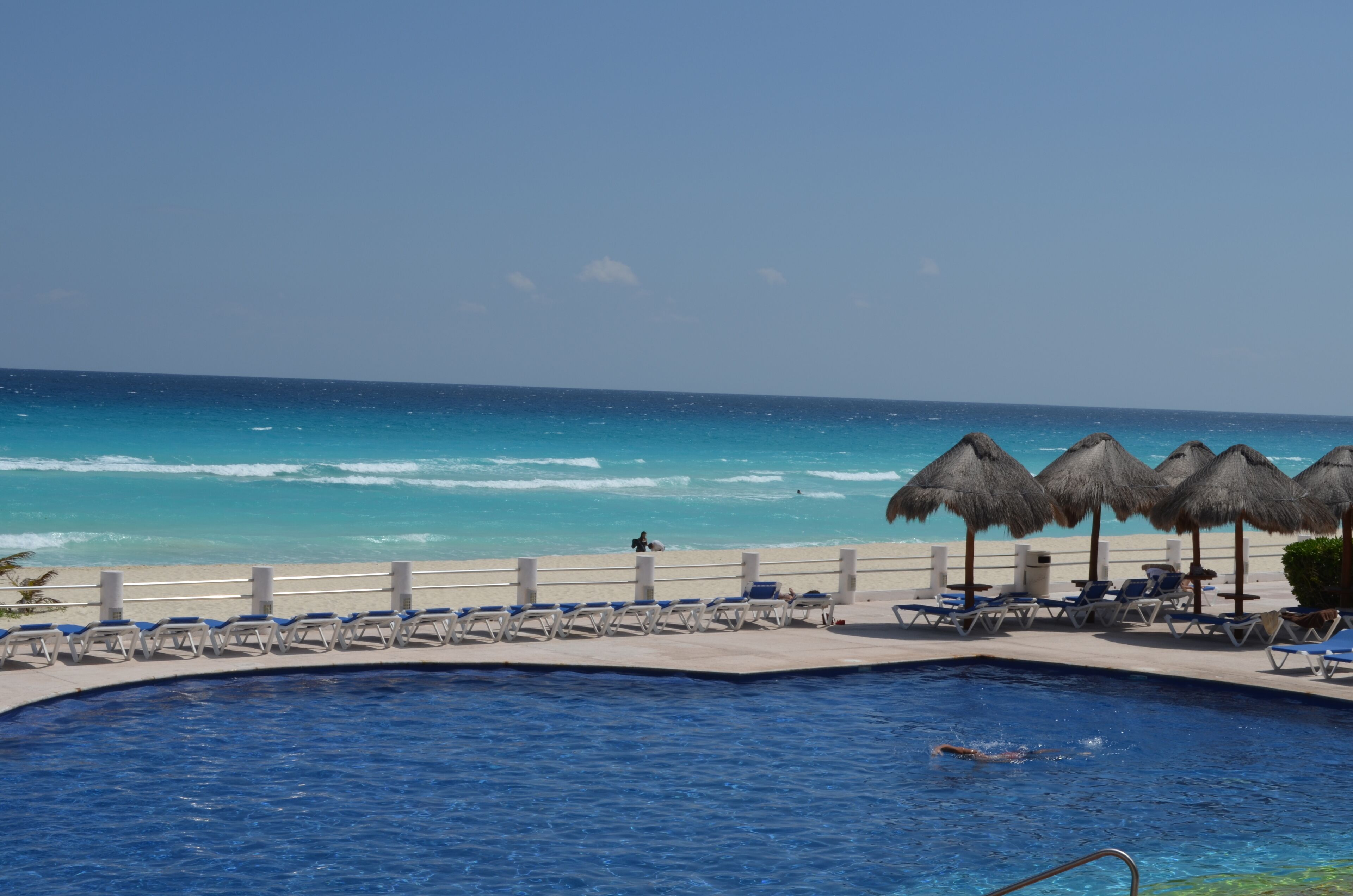 3 من حمّامات السباحة الخارجية